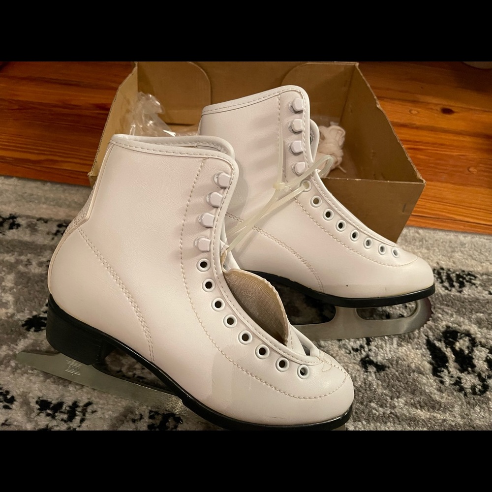 Girls brand new ice skates
